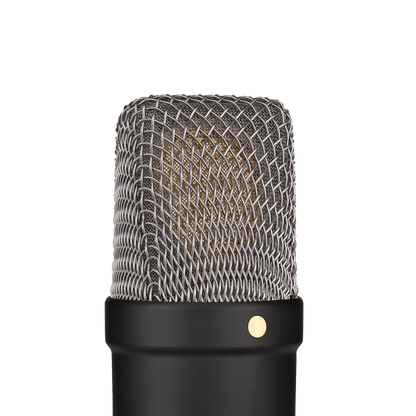 Close-up of the 1-inch HF6 capsule on the black RØDE NT1 Signature Series